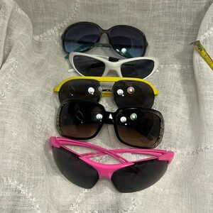 Bundle of 5 pairs of sunglasses
